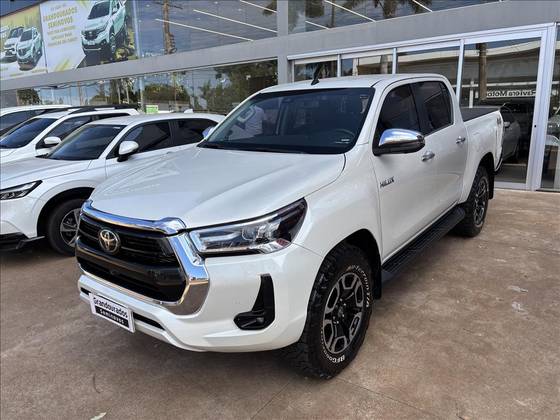 TOYOTA HILUX 2.8 D-4D TURBO DIESEL CD SRX 4X4 AUTOMÁTICO TOYOTA HILUX 2.8 D-4D TURBO DIESEL CD SRX 4X4 AUTOMÁTICO